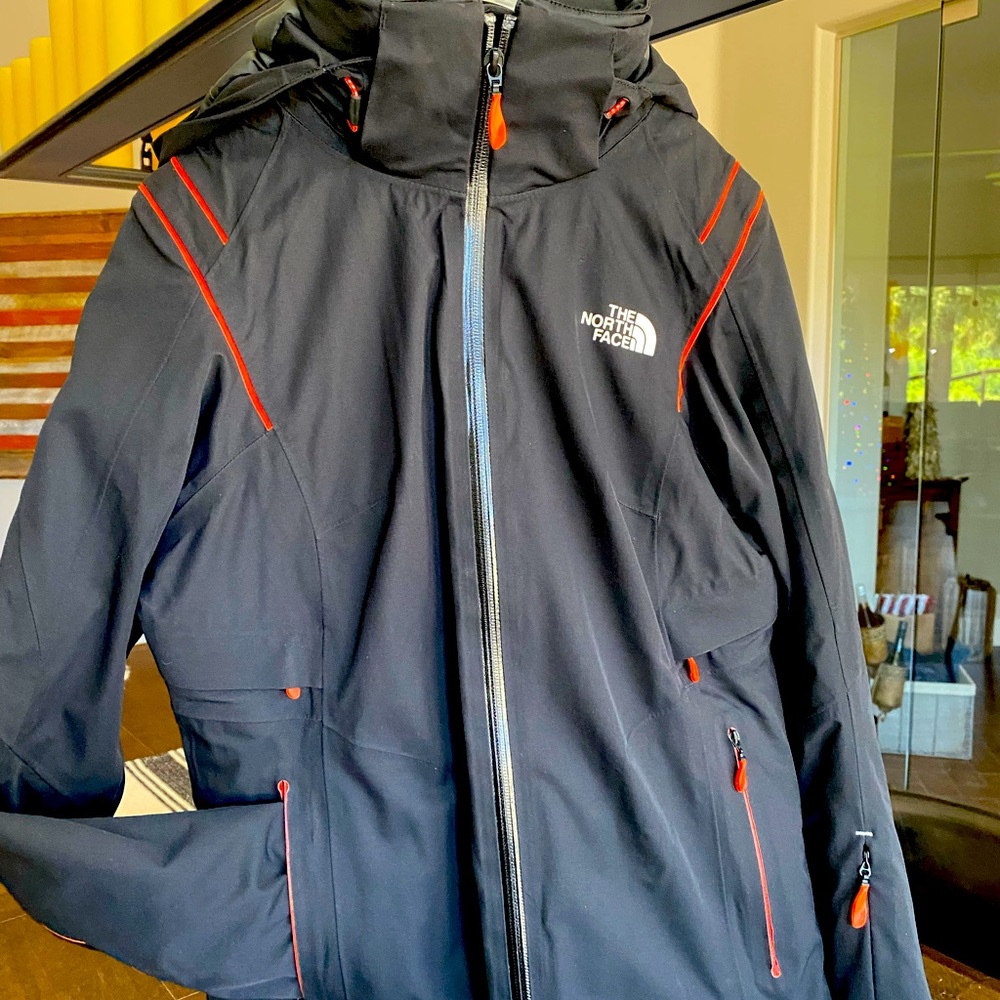 NORTH FACE Women’s HN24 ski coat! With Recco!
